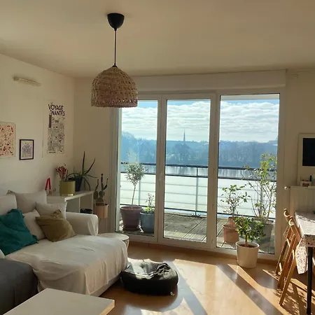 Two-bedroom With Balcony Apartament Nantes