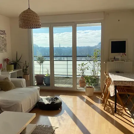 Two-bedroom With Balcony Apartament Nantes