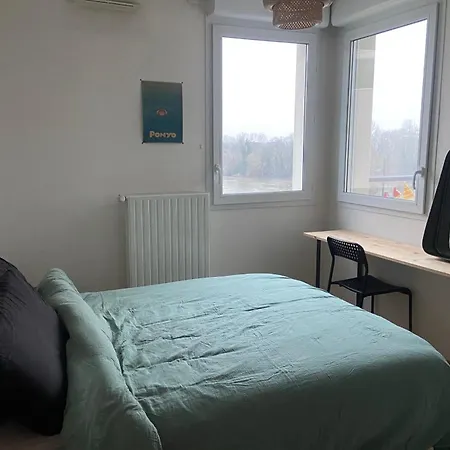 Two-bedroom With Balcony דירה *