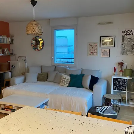 Two-bedroom With Balcony דירה נאנט