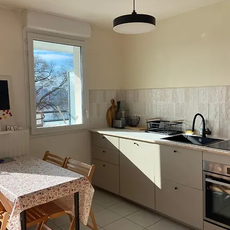 Two-bedroom With Balcony דירה